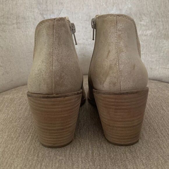 Lucky Brand Ehllen Ivory Distressed Leather Boots Booties Size 6.5 Stacked Heel - Picture 5 of 8